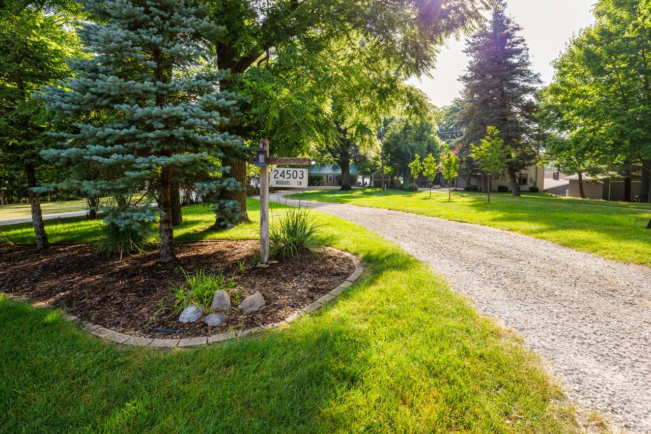 24503 Iroquois Ln., Hudson, IL 61748