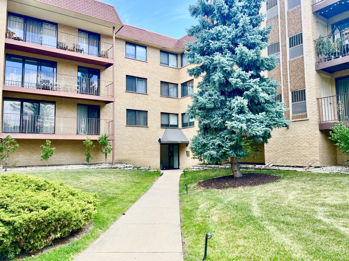 7100 W Cullom Ave. #213, Norridge, IL 60706