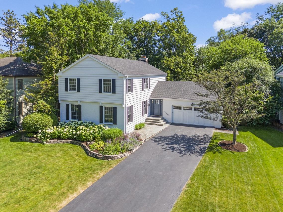216 Bonnie Brae Rd., Hinsdale, IL 60521