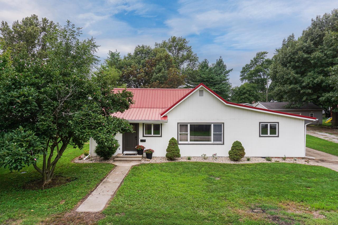 207 S High St., Ellsworth, IL 61737