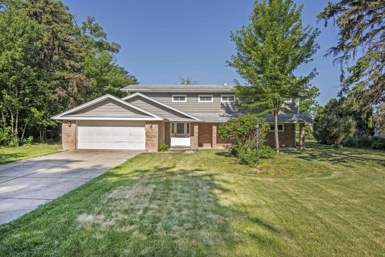 9S104 Aero Dr., Naperville, IL 60564