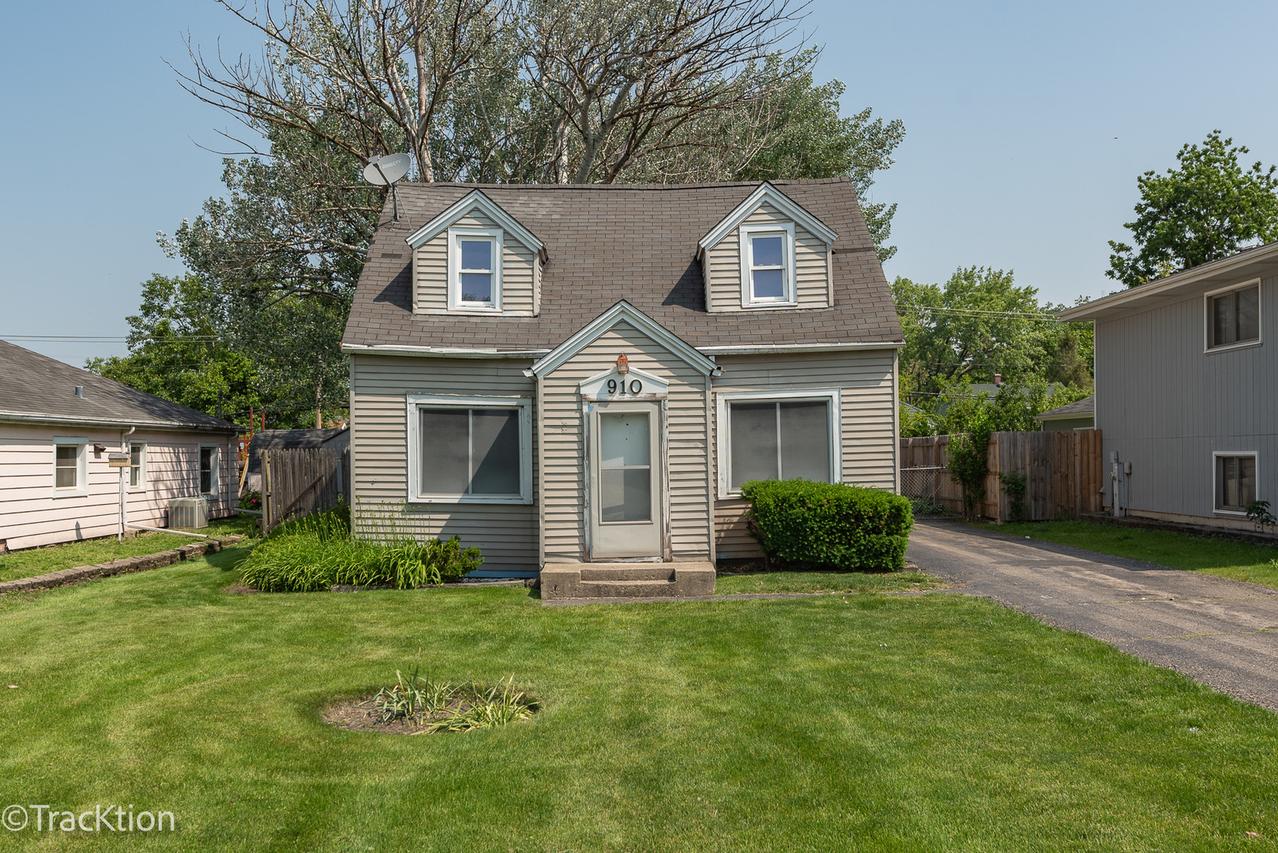 910 E Krage Dr., Addison, IL 60101
