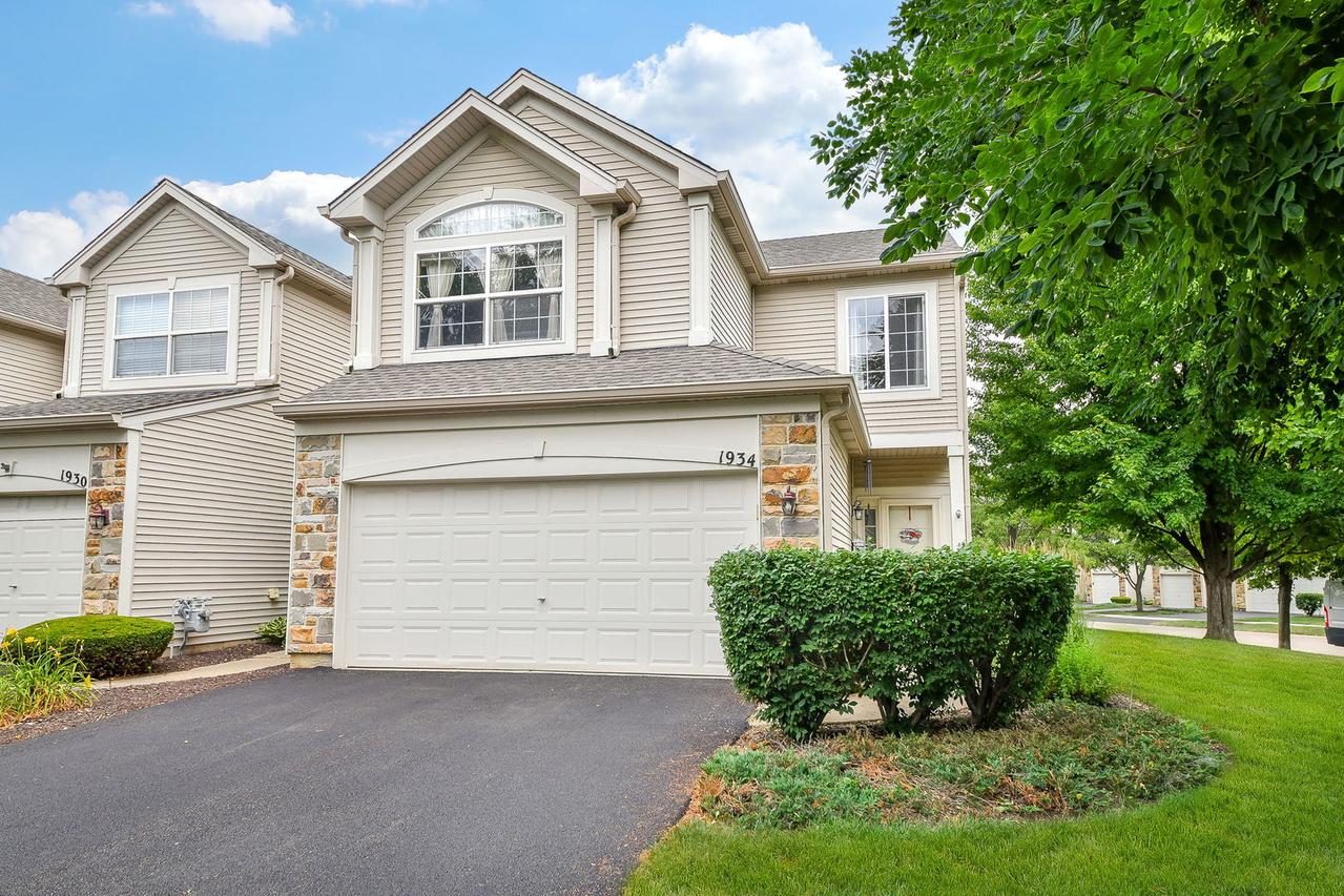 1934 Stoneheather Ave., Aurora, IL 60503