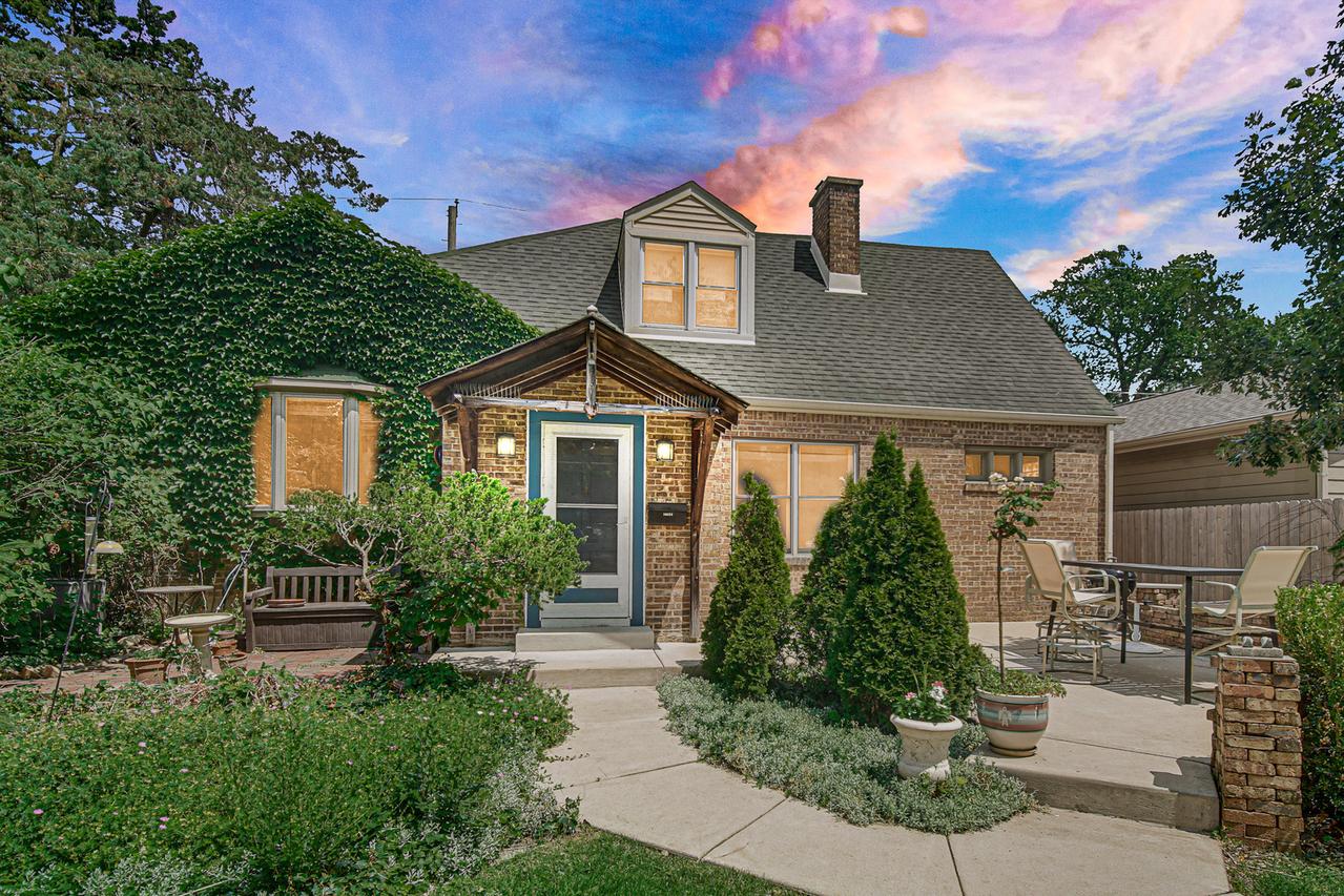 10521 S Bell Ave., Chicago, IL 60643