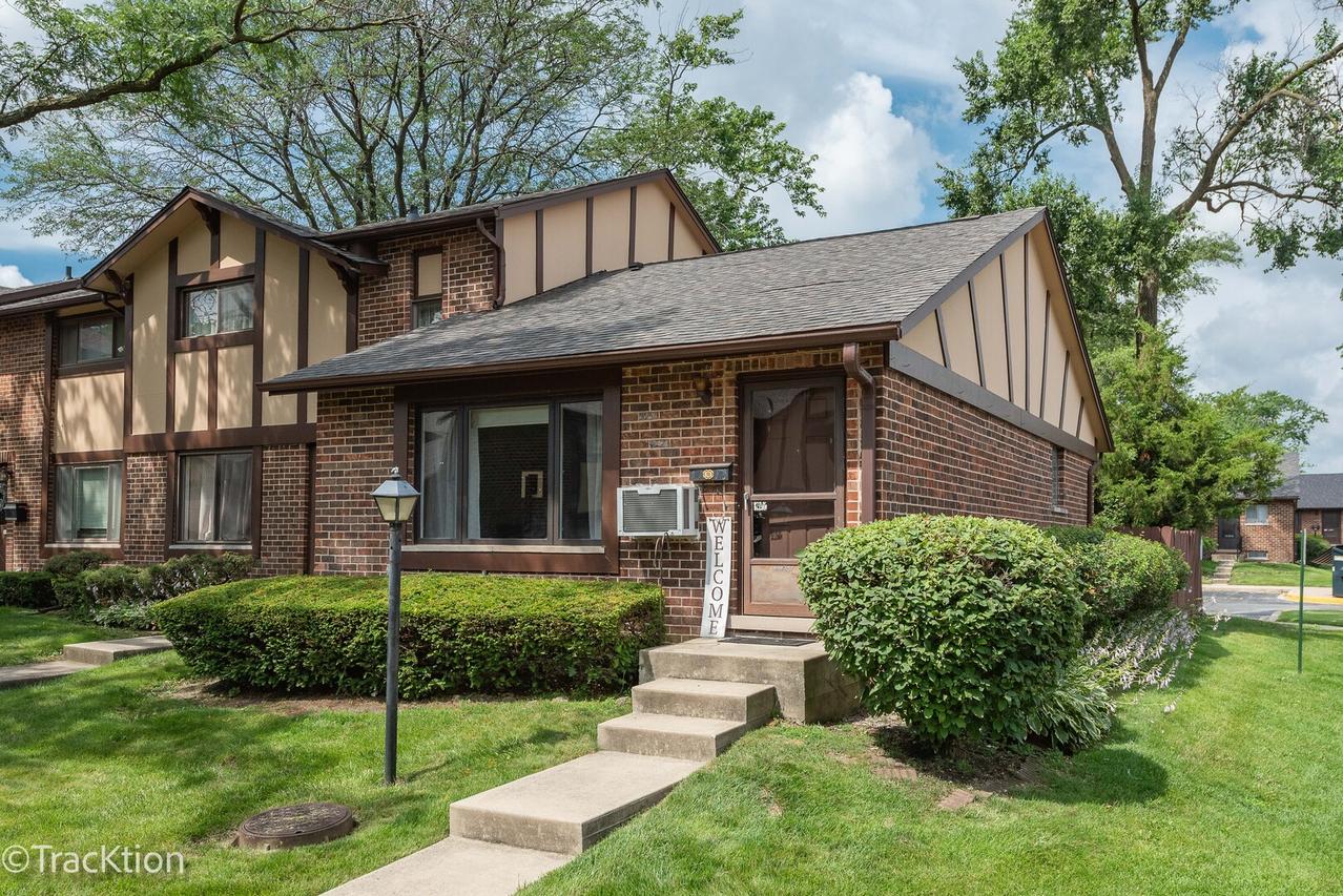 1S120 Radford Ln., Villa Park, IL 60181