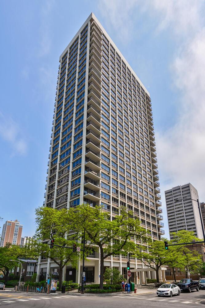 88 W Schiller St. #2108L, Chicago, IL 60610