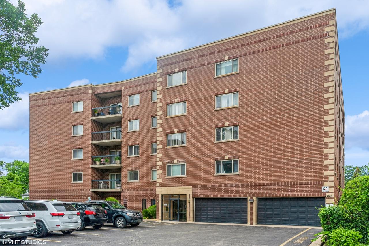 1649 Ashland Ave. #202, Des Plaines, IL 60016