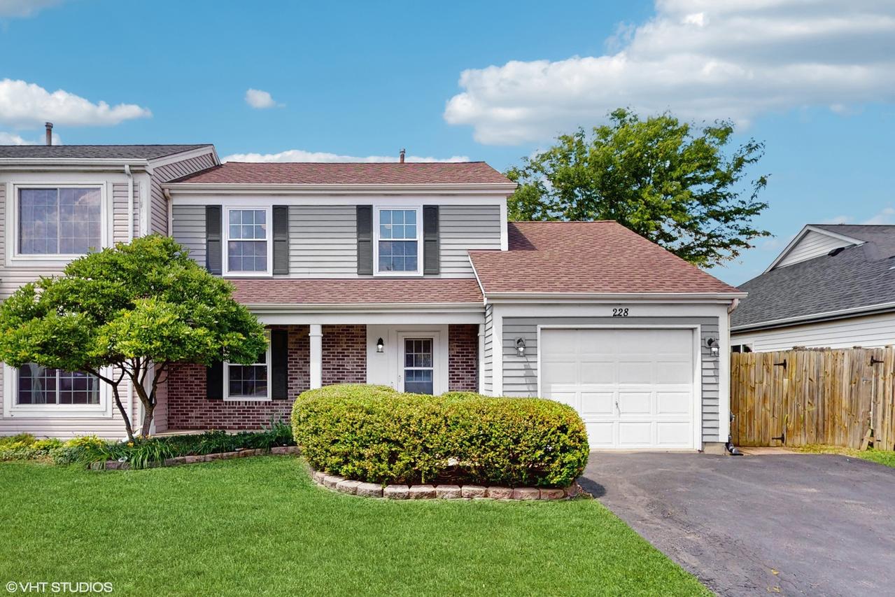 228 Dunton Ct., Mundelein, IL 60060