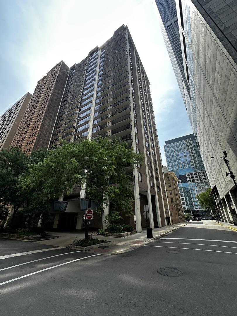 201 E Chestnut St. #19E, Chicago, IL 60611