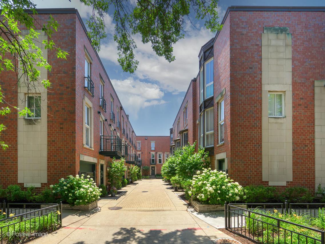 1125 W Newport Ave. #E, Chicago, IL 60657
