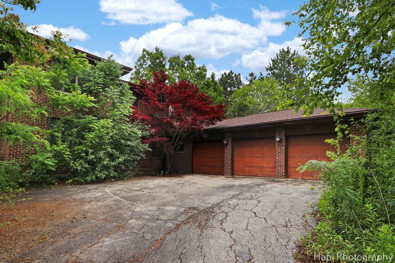 2 Windsor Ct., South Barrington, IL 60010