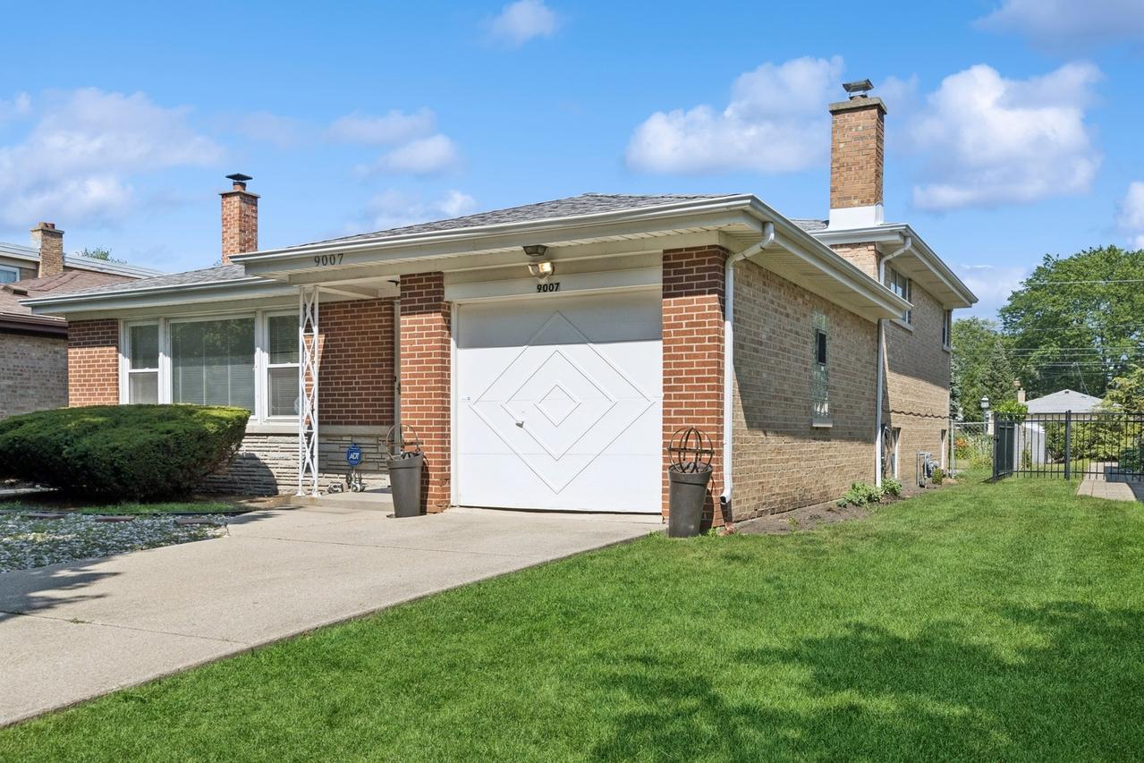 9007 Forestview Rd., Evanston, IL 60203