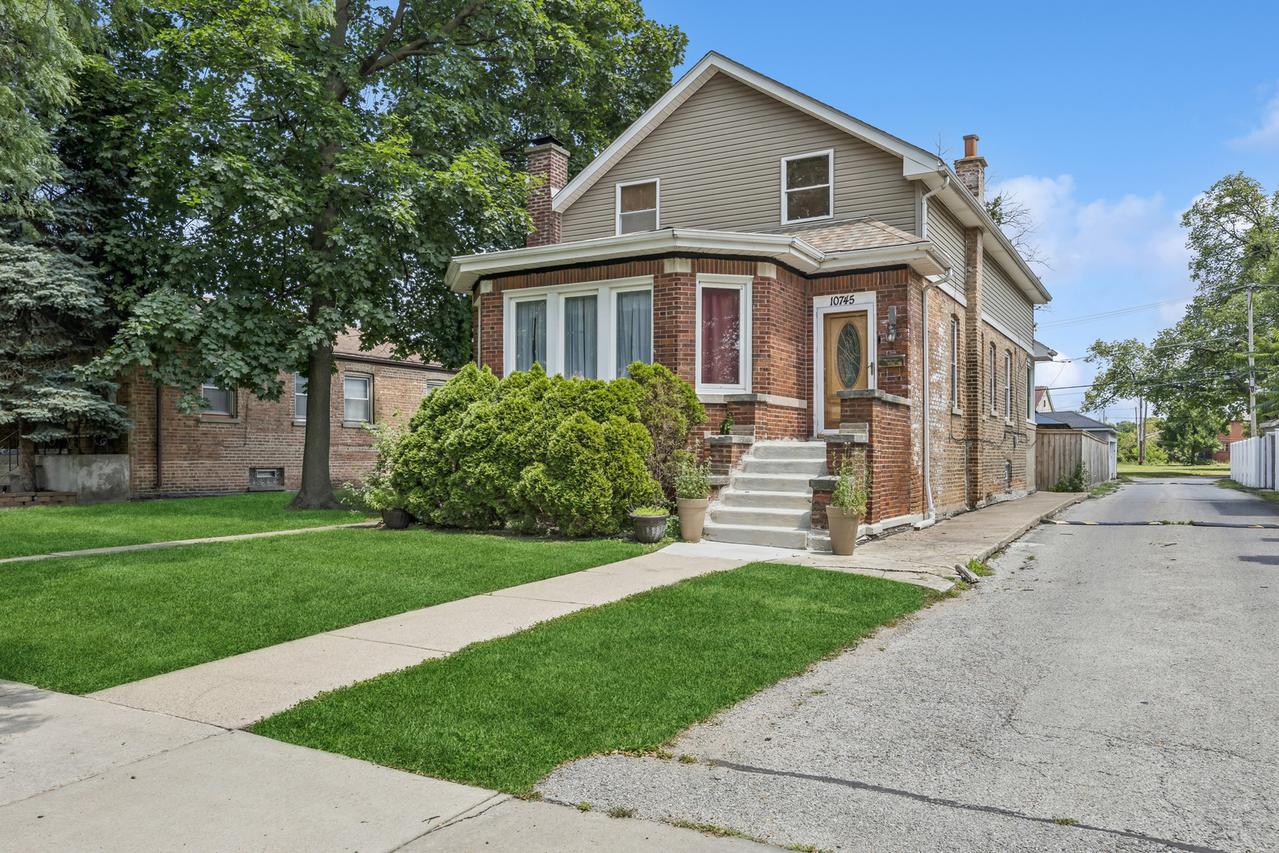 10745 S Church St., Chicago, IL 60643