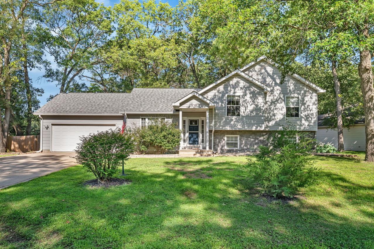 202 Oakwood Ln., Essex, IL 60935
