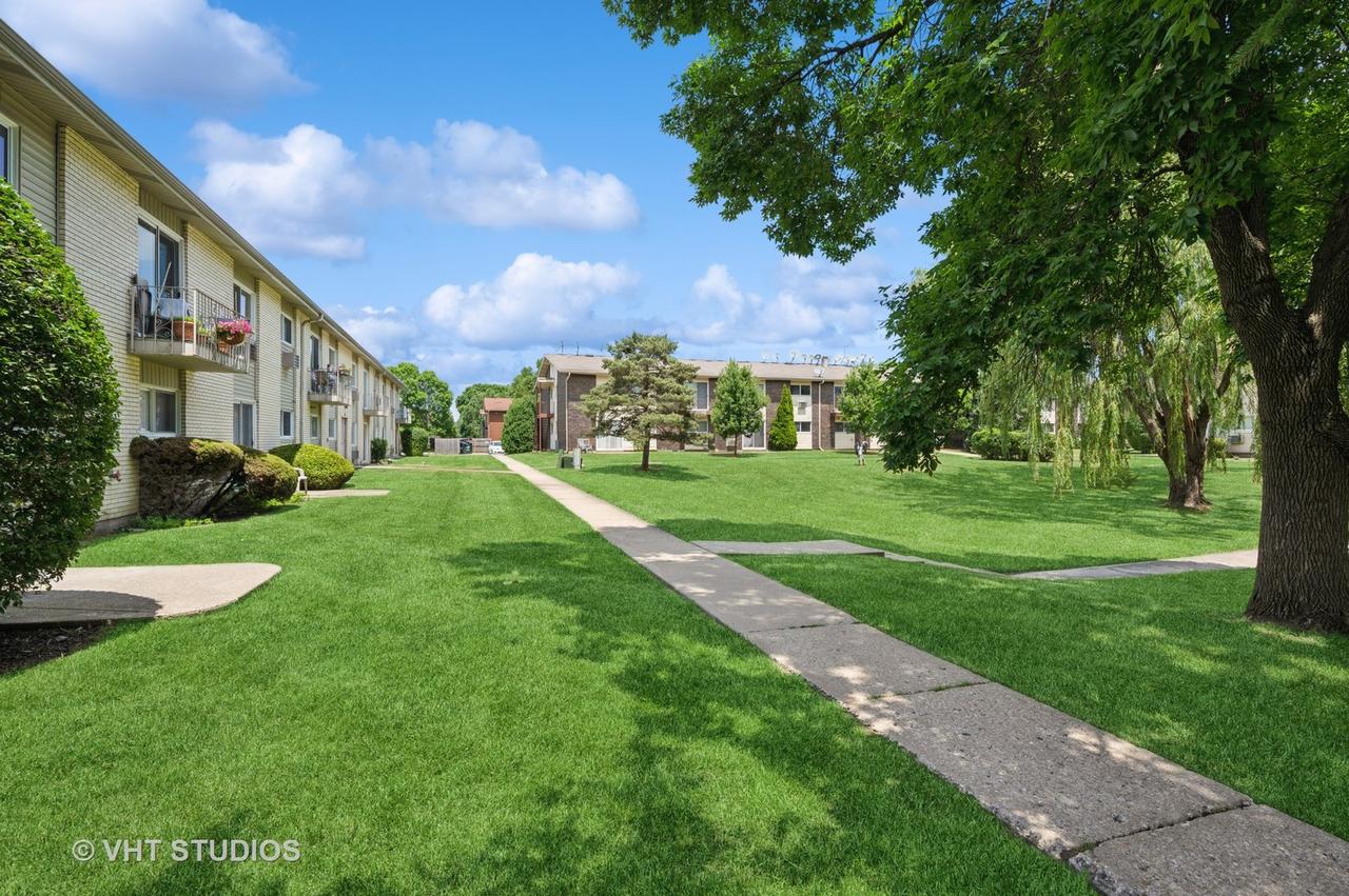 8888 Steven Dr. #1H, Des Plaines, IL 60016