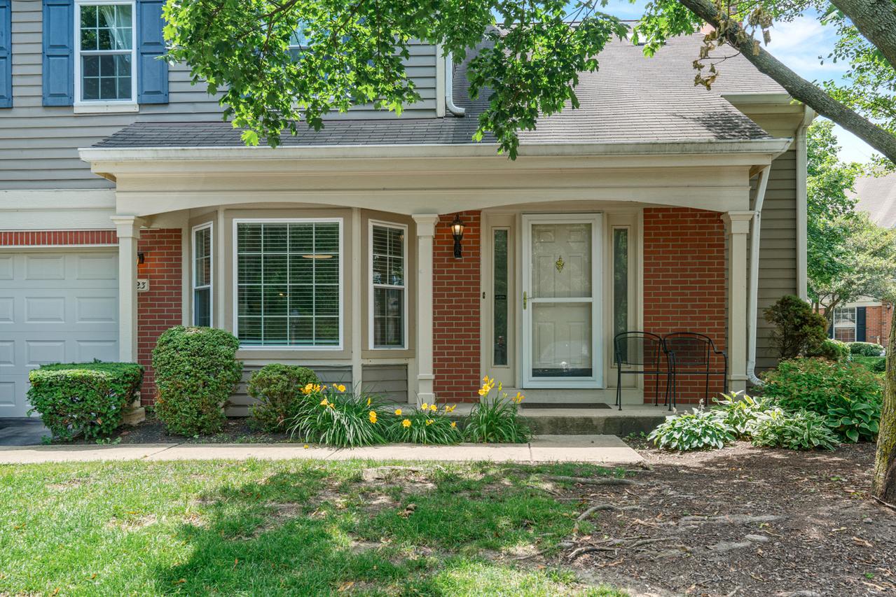 223 New Bridge Ct., Palatine, IL 60067