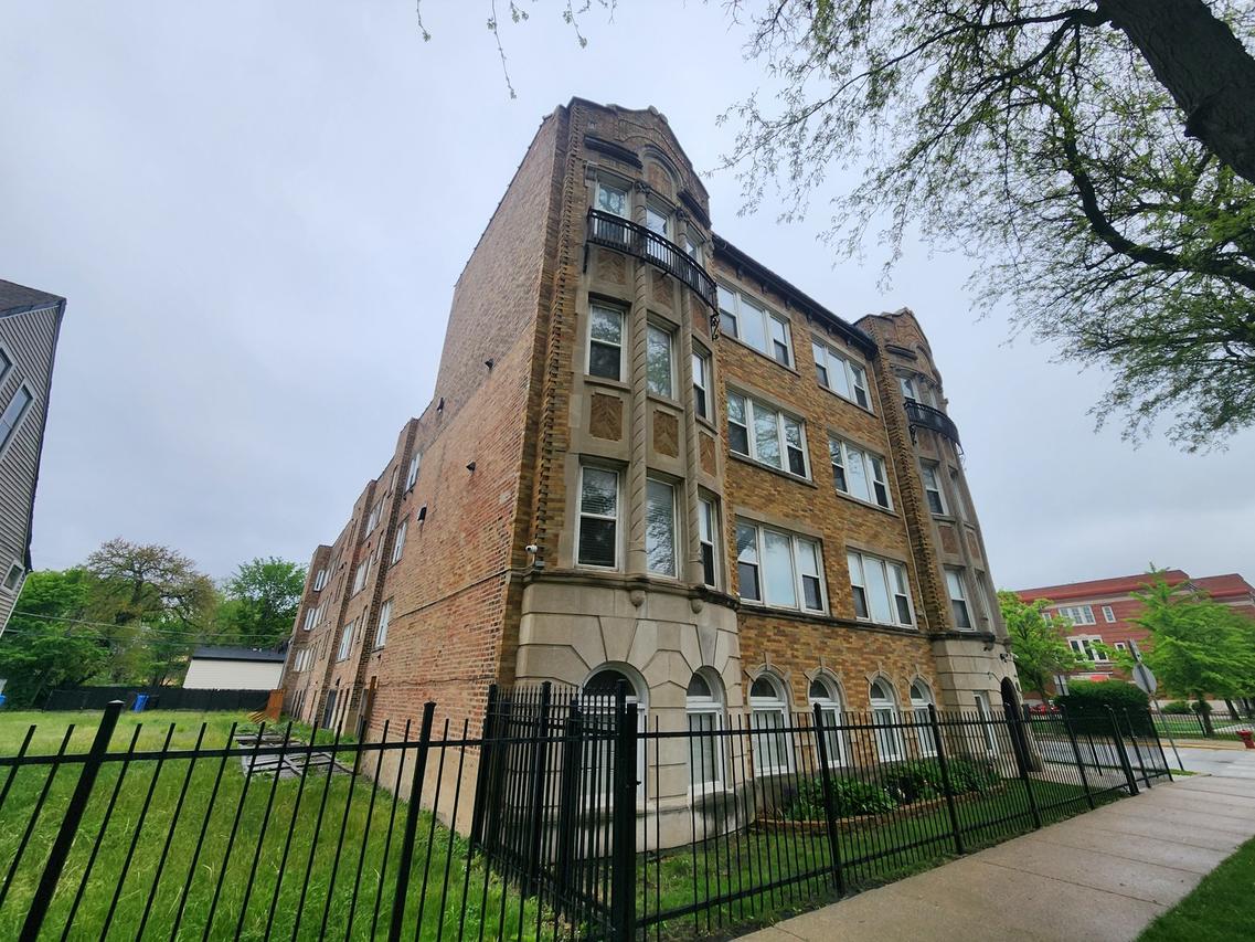 7000 S East End Ave. #303, Chicago, IL 60649