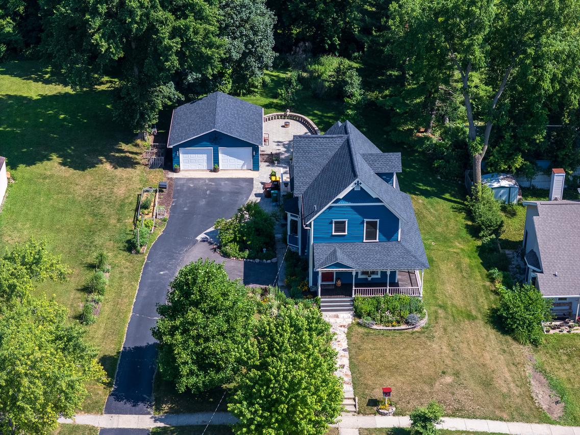 241 Hoy Ave., Woodstock, IL 60098