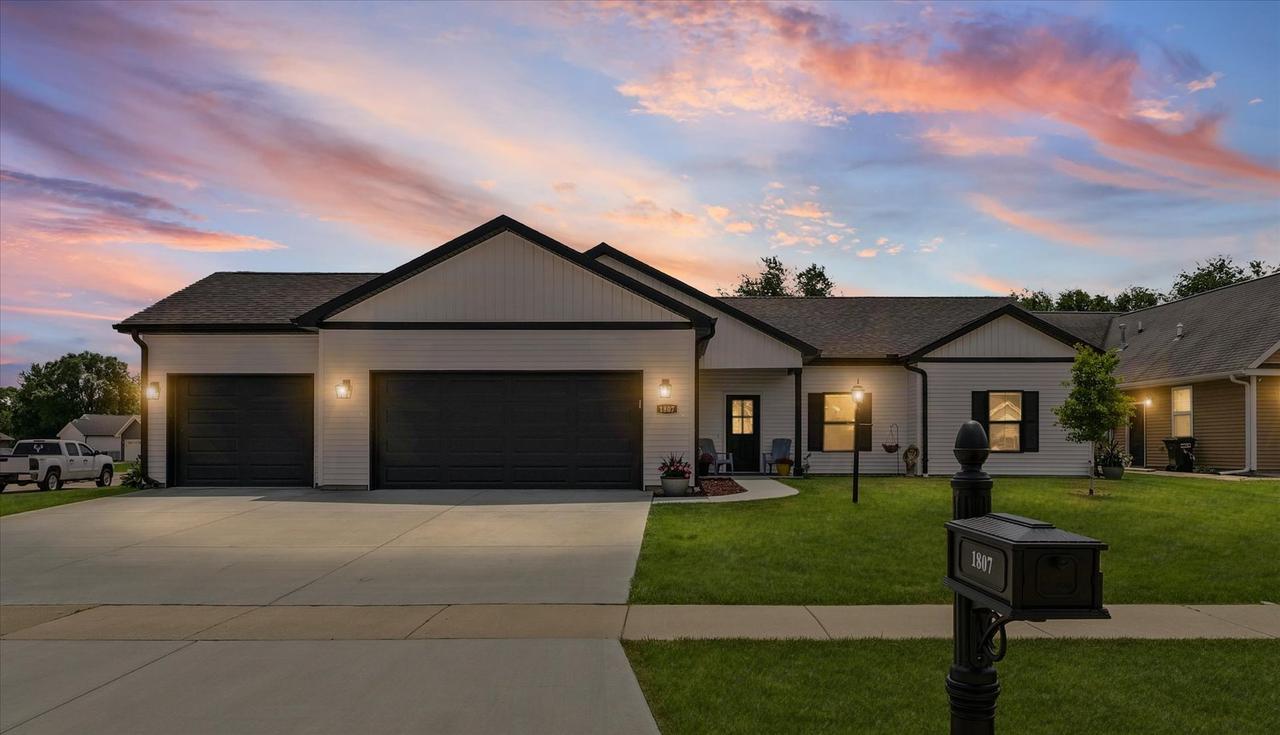 1807 E Fairfield Cir., Urbana, IL 61802