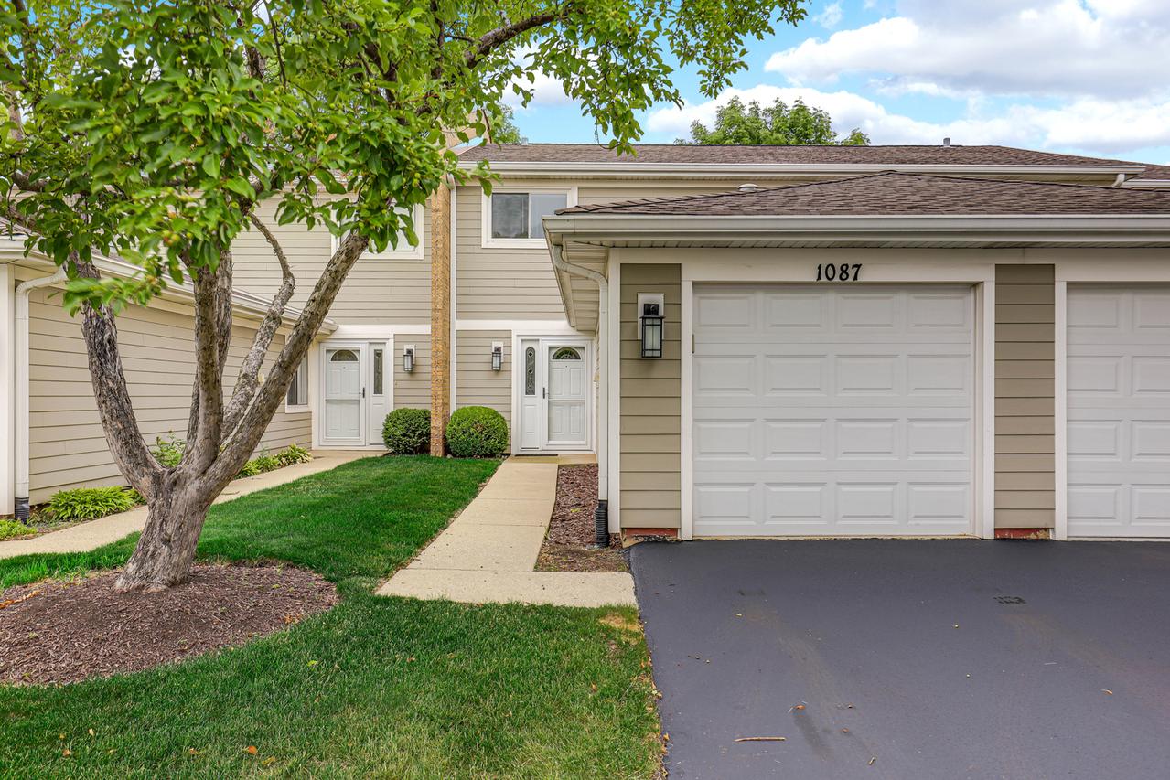 1087 E Cottonwood Way, Palatine, IL 60074