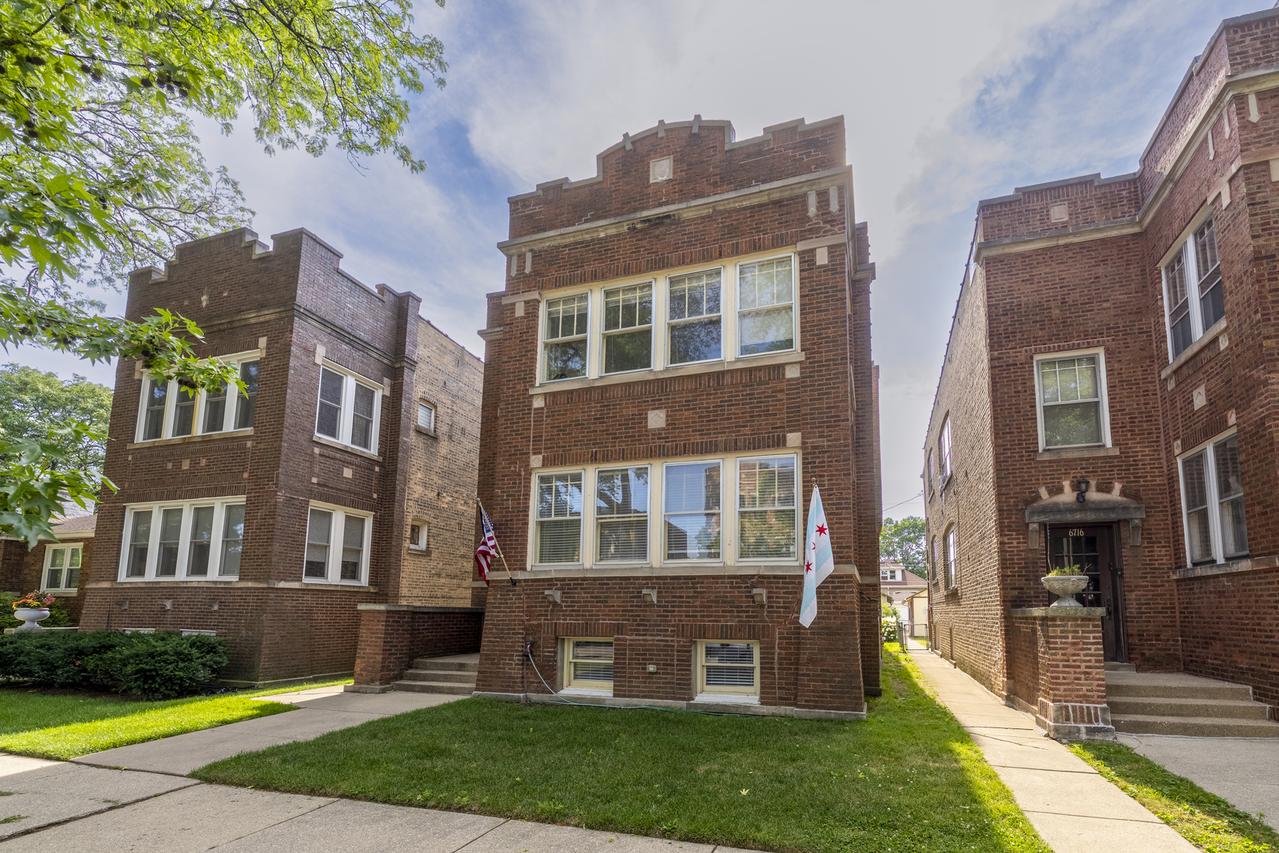 6712 N Maplewood Ave., Chicago, IL 60645