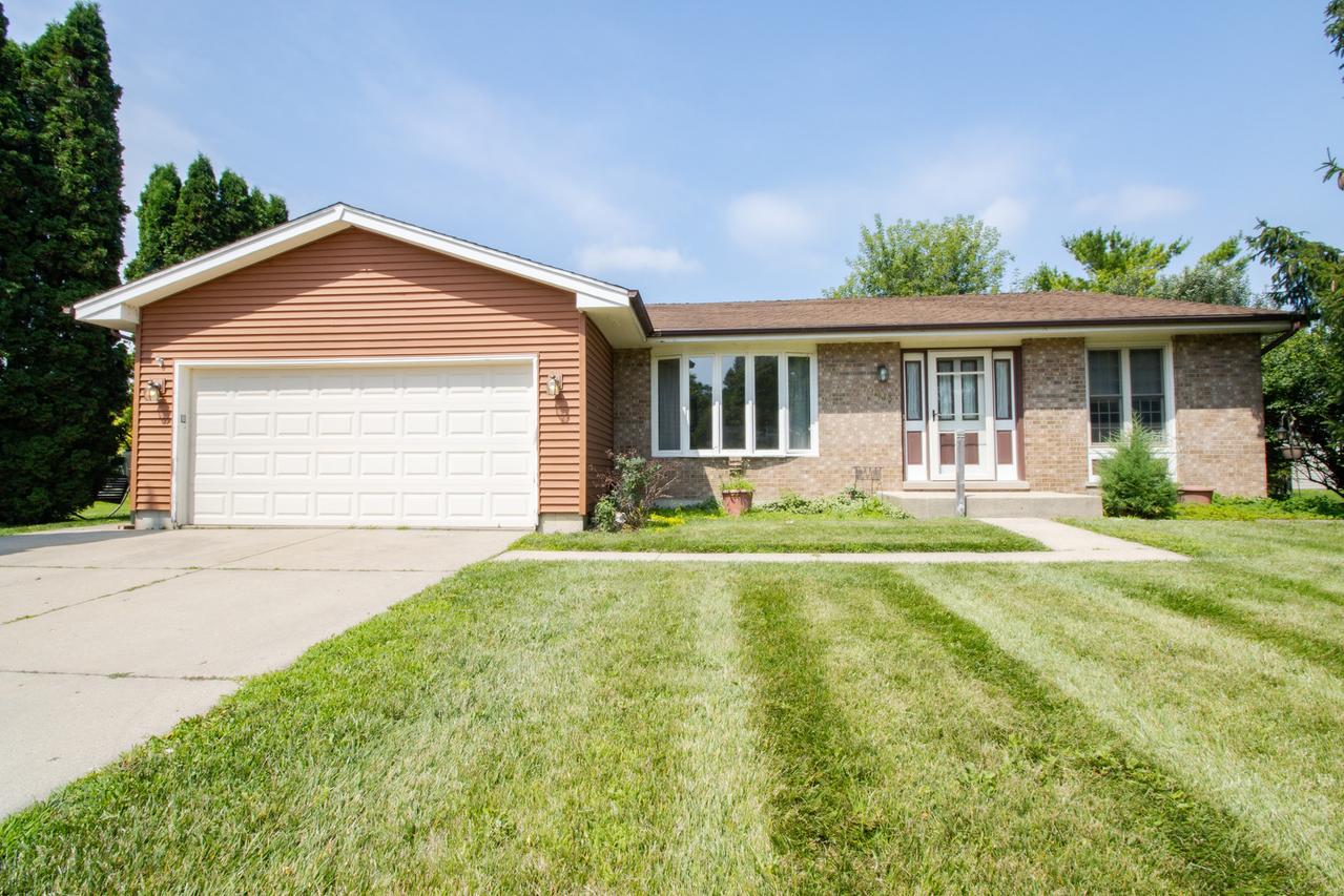 1413 Scully Dr., Mchenry, IL 60050
