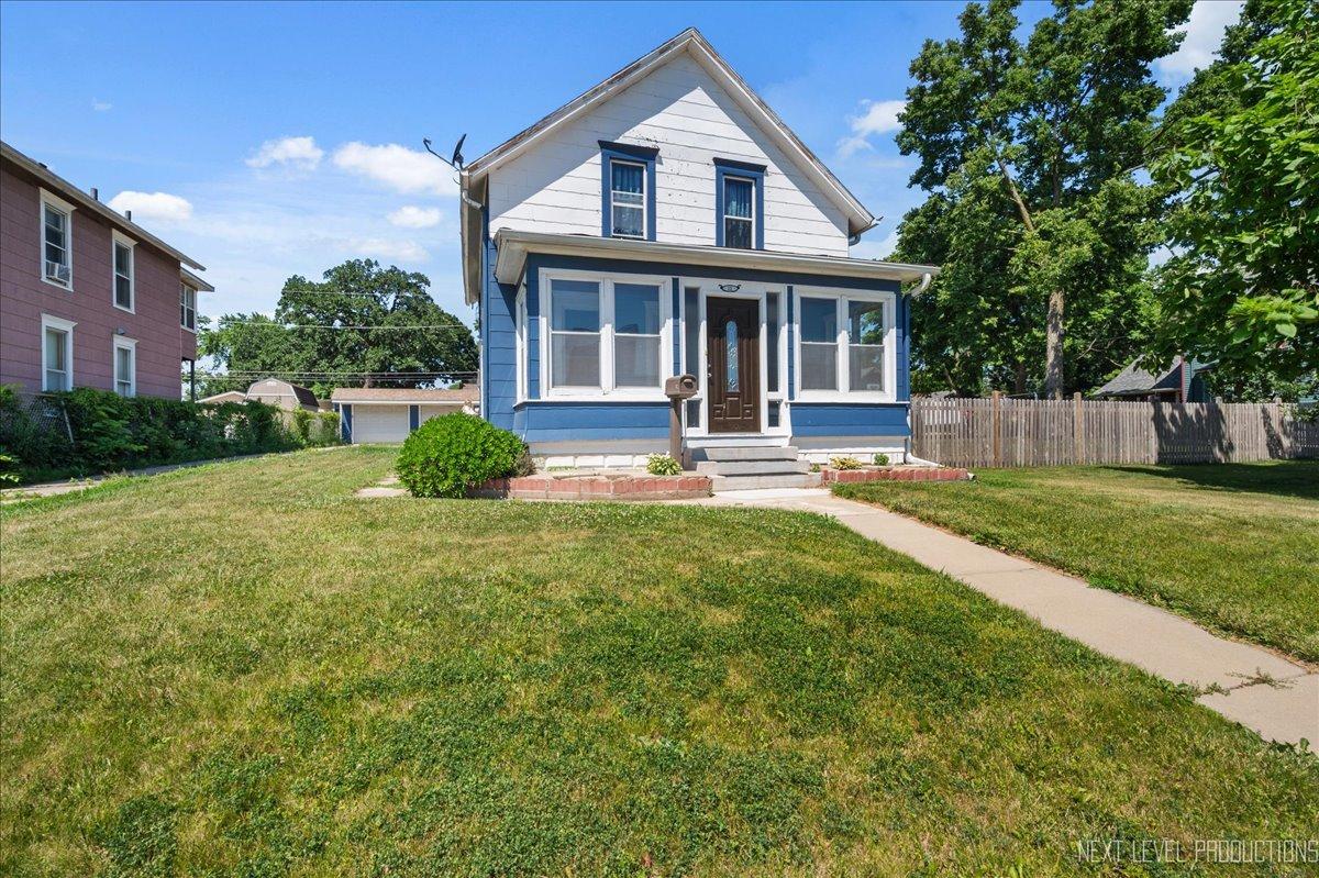 12 N Lincolnway Ave., North Aurora, IL 60542