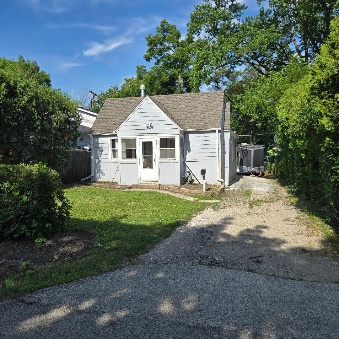 210 Brierhill Dr., Round Lake Park, IL 60073
