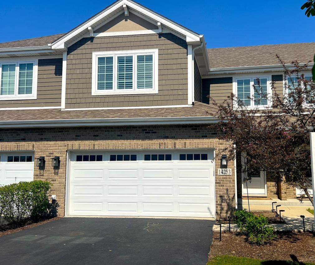 14253 Lacey Dr., Lemont, IL 60439
