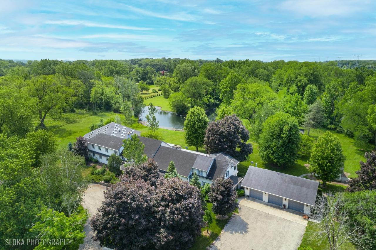153 Algonquin Rd., Barrington Hills, IL 60010