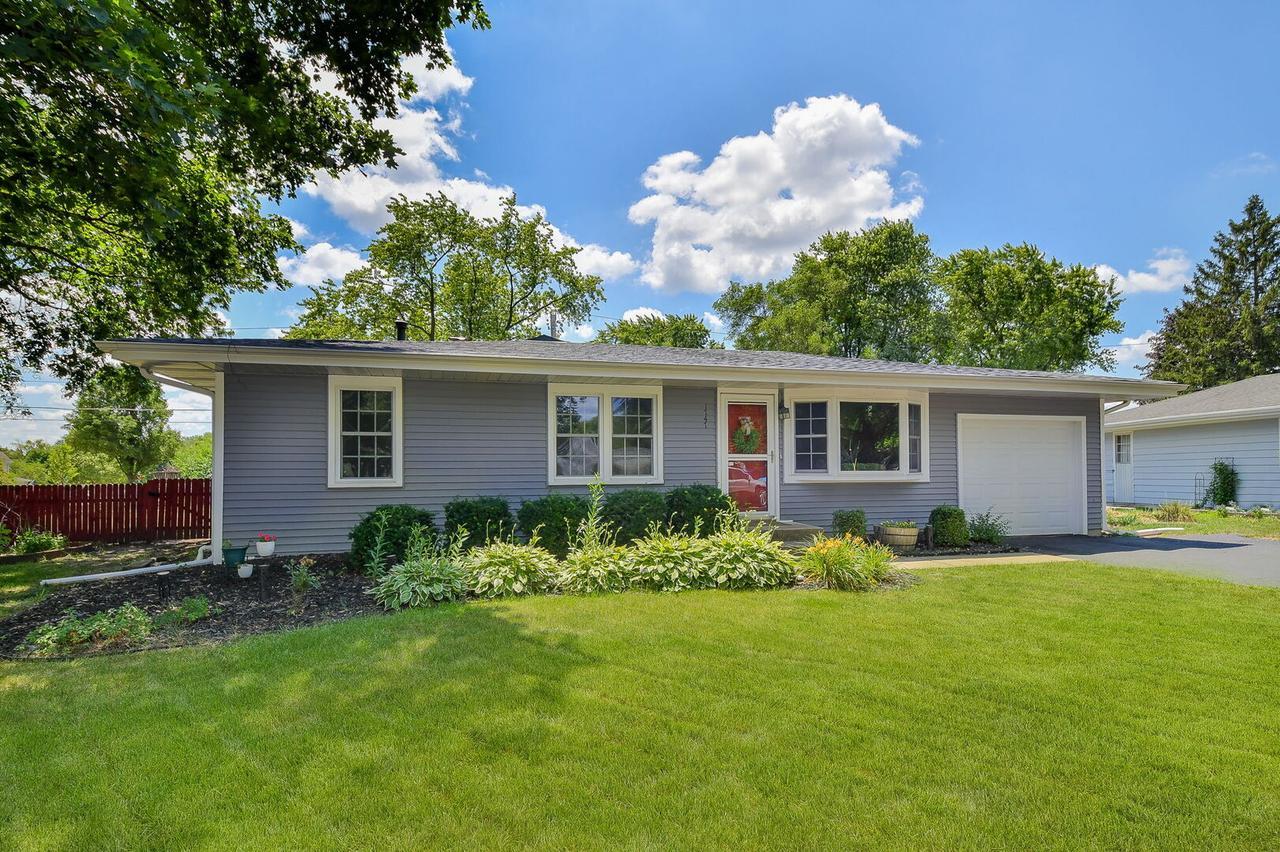 1747 Pleasant Ave., St. Charles, IL 60174
