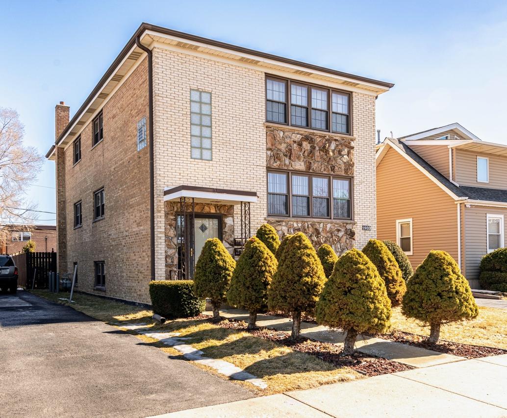 1933 N 18th Ave., Melrose Park, IL 60160