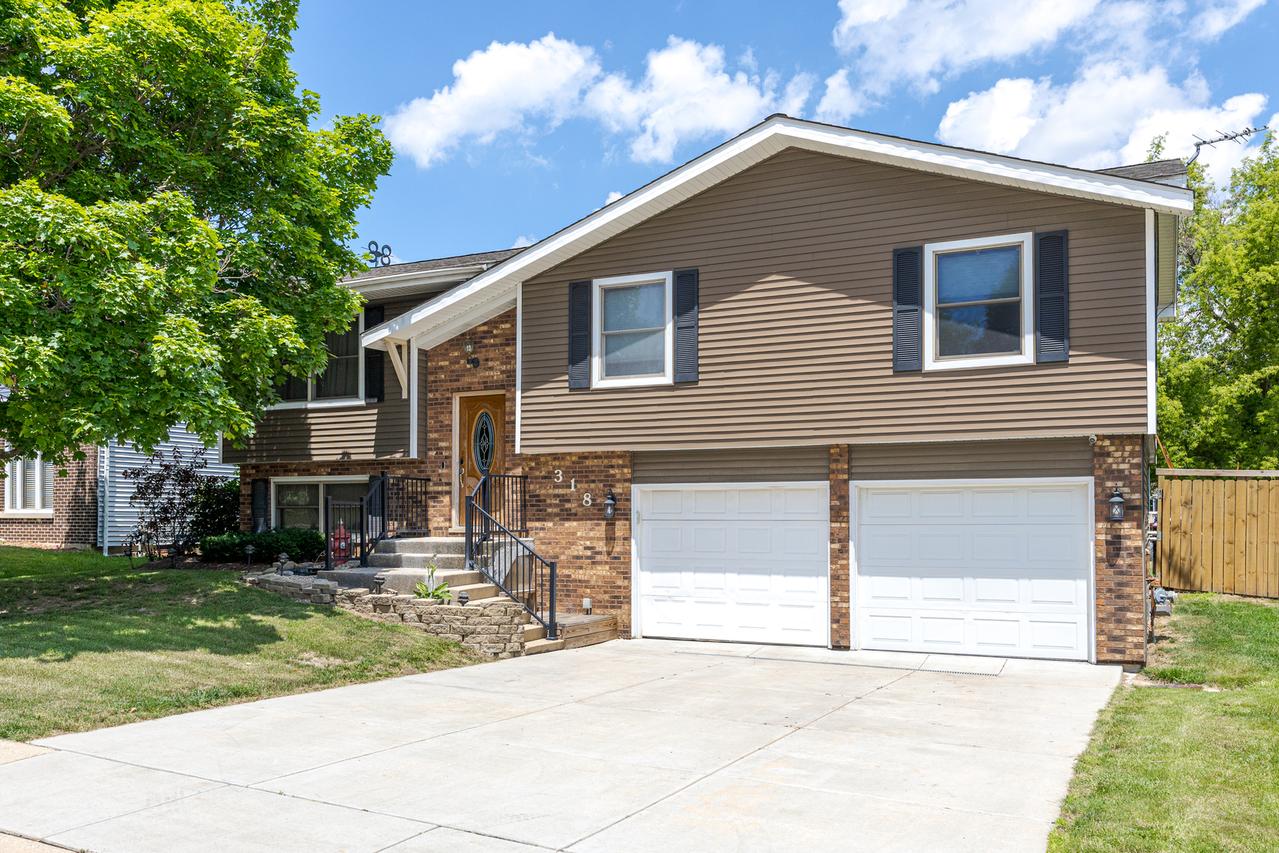318 Hillcrest Ave., Hampshire, IL 60140