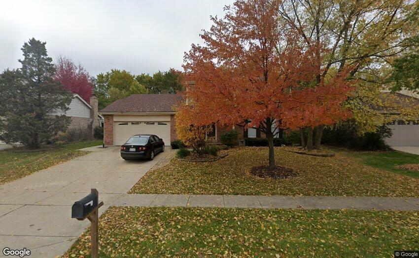 8221 Meadowwood Ave., Woodridge, IL 60517