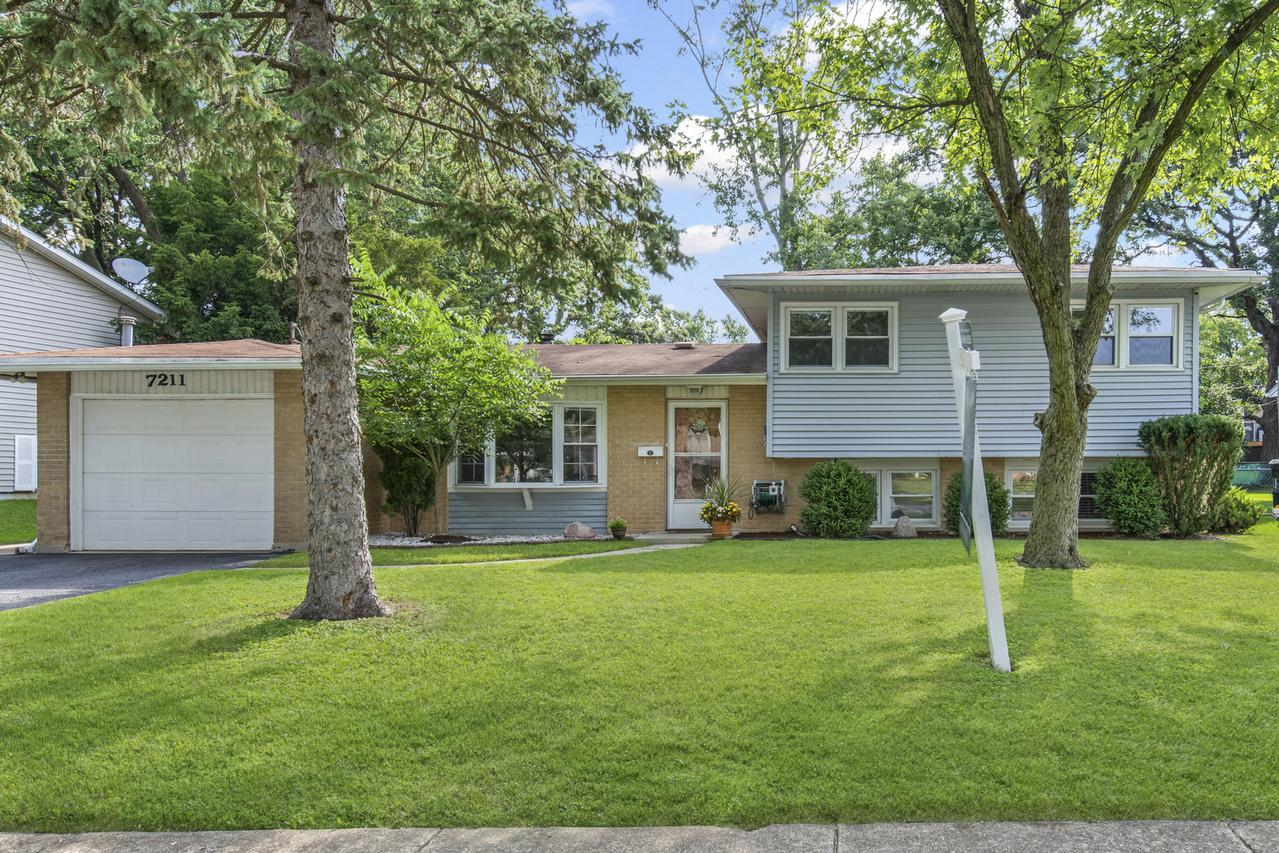 7211 Sprucewood Ave., Woodridge, IL 60517