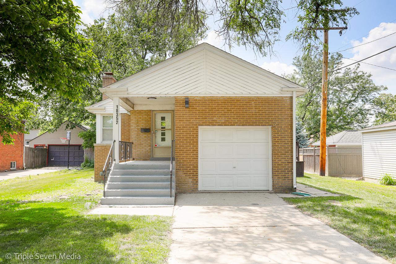 18352 Cowing Ct., Homewood, IL 60430