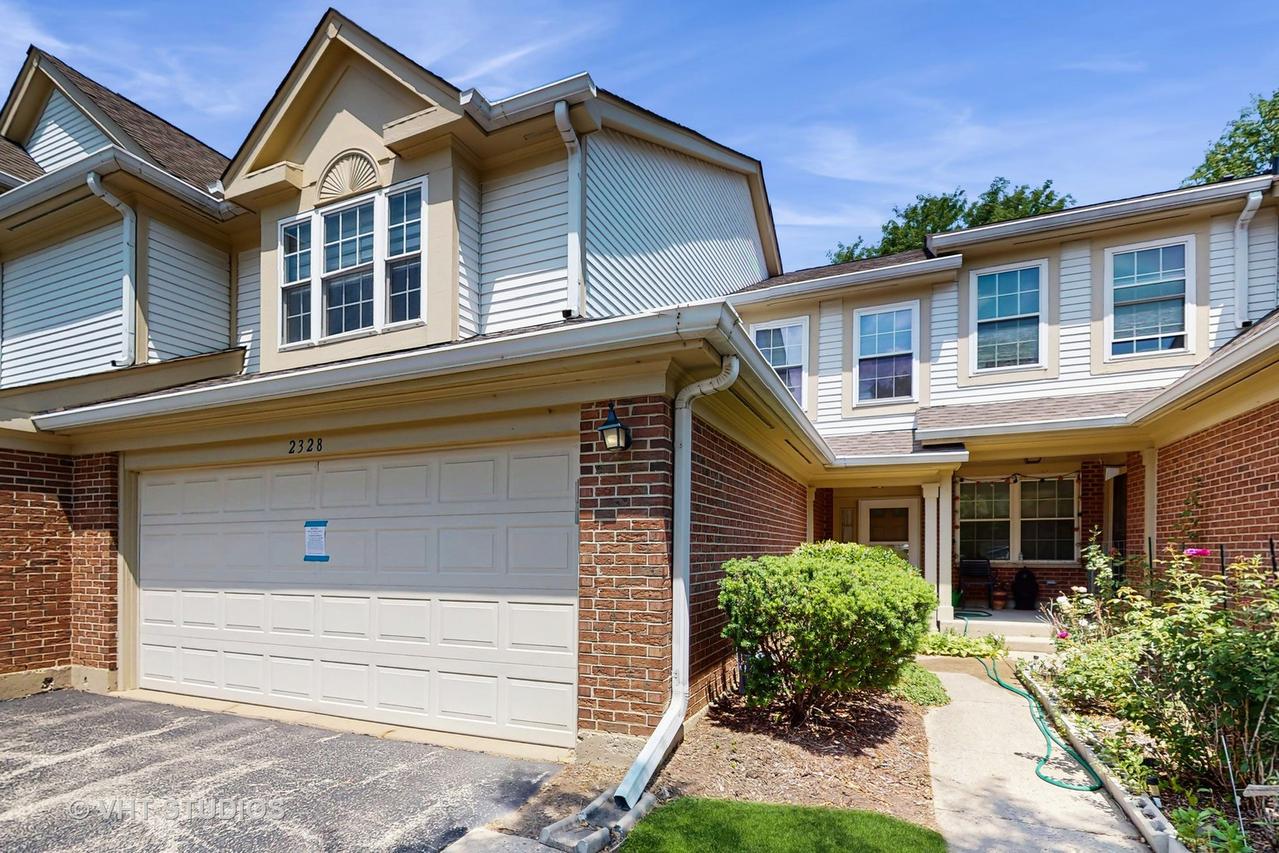 2328 Sedgfield Ct., Schaumburg, IL 60194