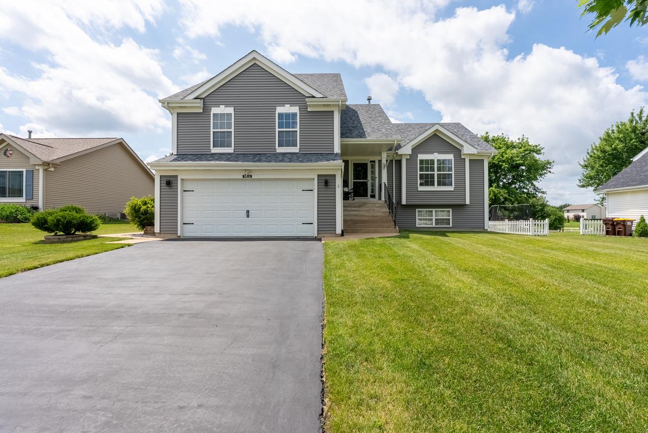 5006 Keri Dr., Loves Park, IL 61111