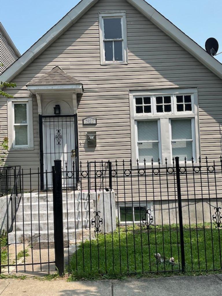 7927 S Burnham Ave., Chicago, IL 60617