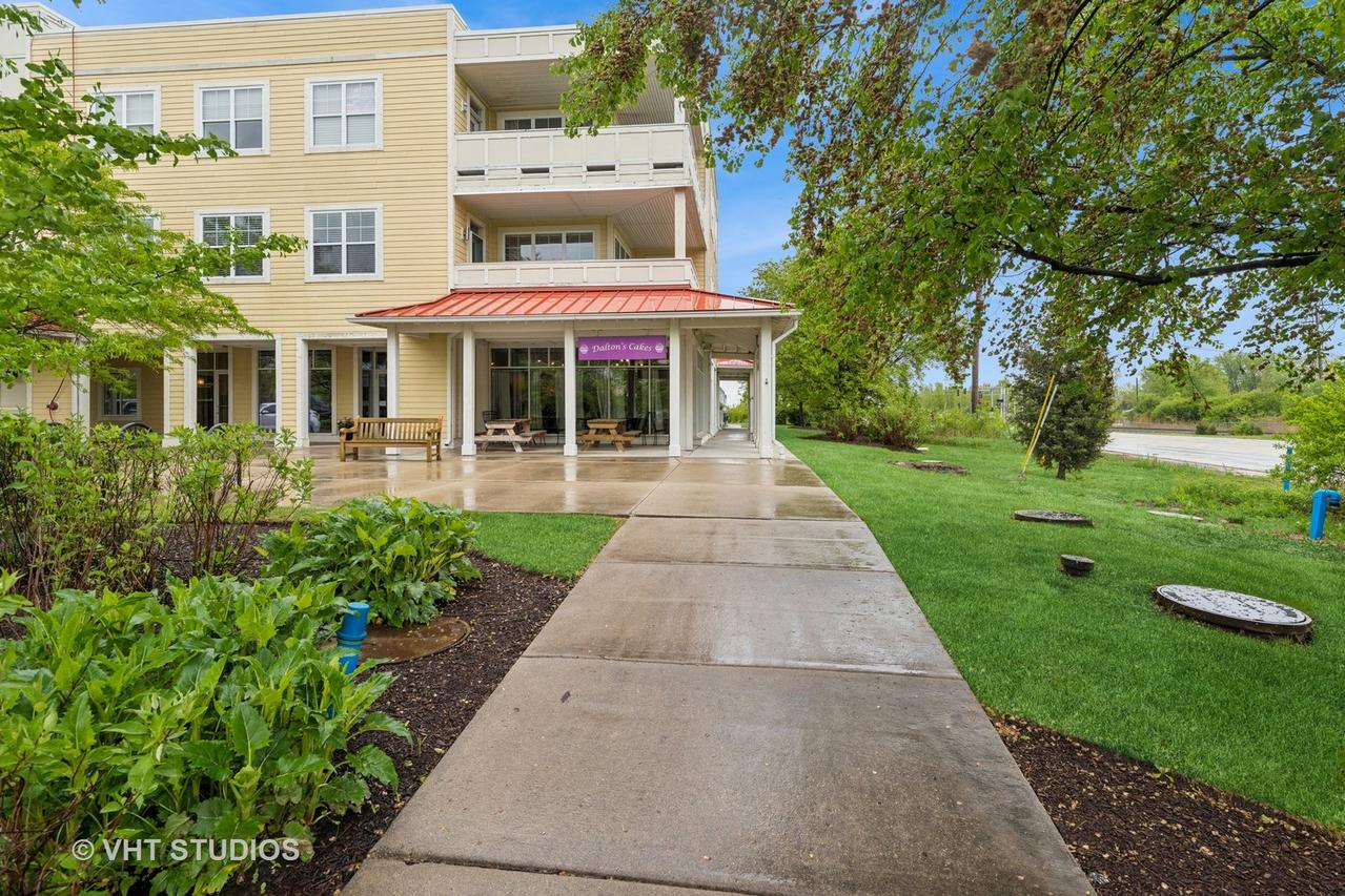 970 Harris Rd. #33, Grayslake, IL 60030