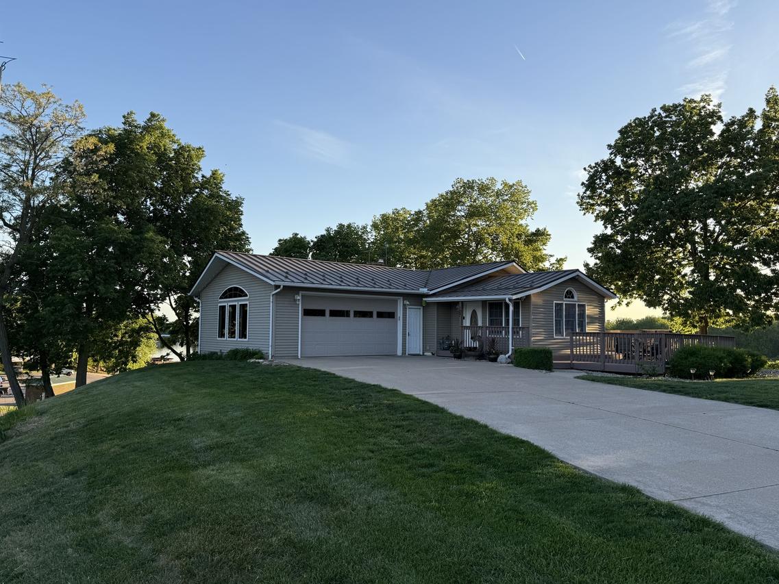 127 S Front St., Hennepin, IL 61327