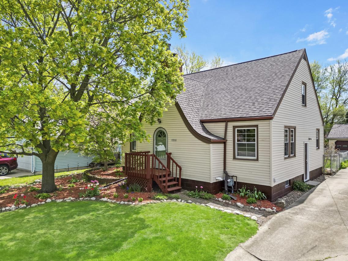 1211 Hovey Ave., Normal, IL 61761