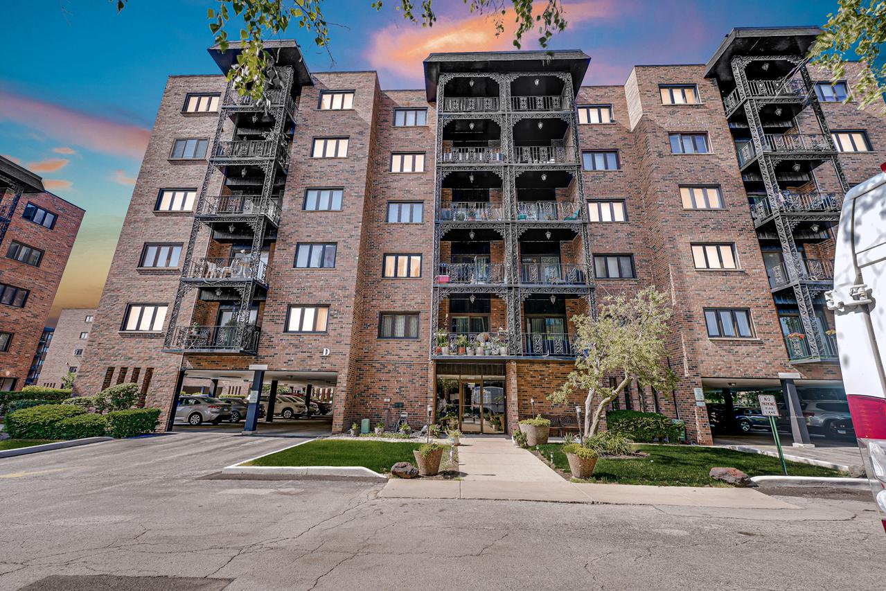 9332 Landings Ln. #603, Des Plaines, IL 60016