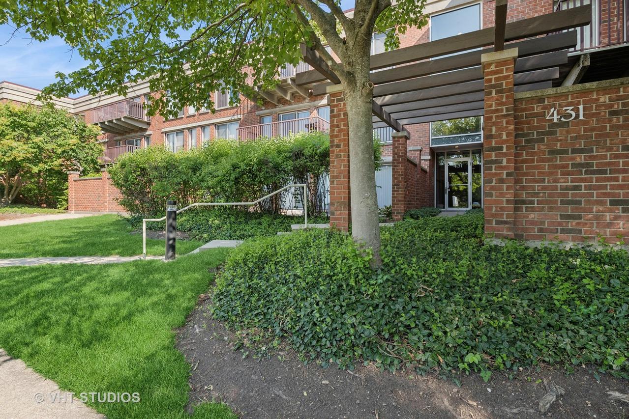 431 Kelburn Rd. #115, Deerfield, IL 60015