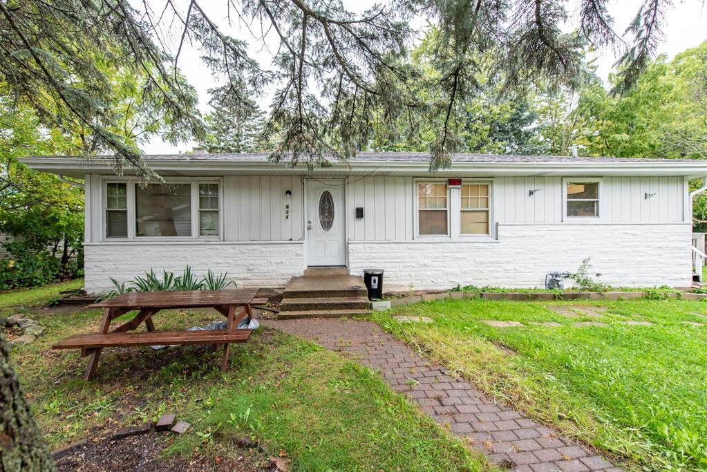 614 N County St., Waukegan, IL 60085