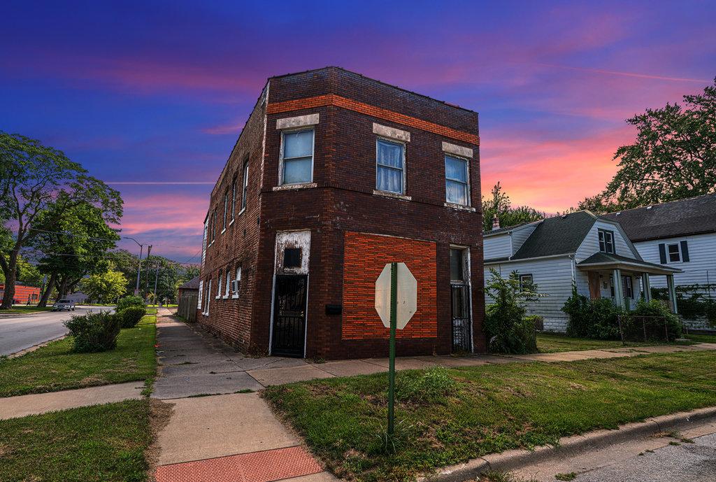 12401 S Green St., Calumet Park, IL 60827