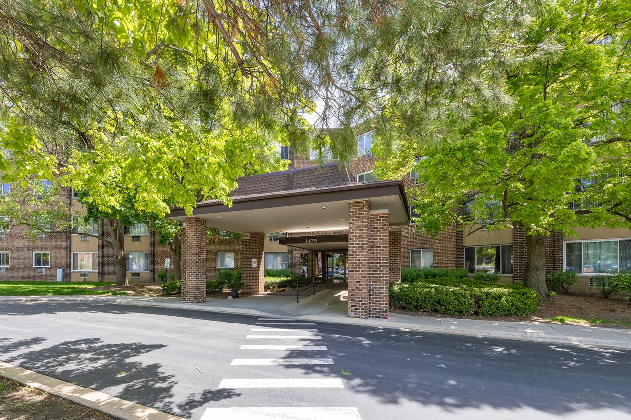 1475 Rebecca Dr. #311, Hoffman Estates, IL 60169