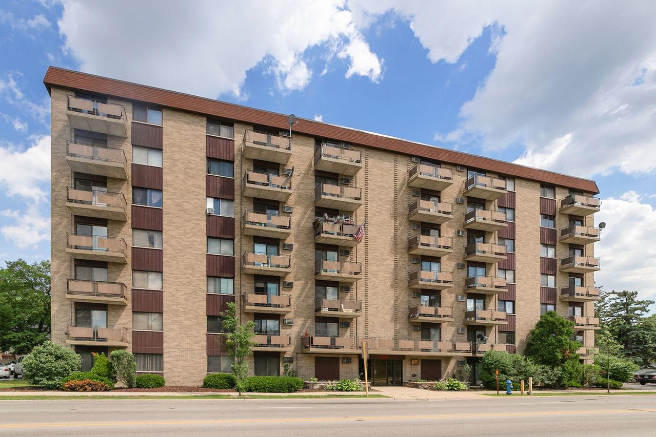 850 Des Plaines Ave. #405, Forest Park, IL 60130