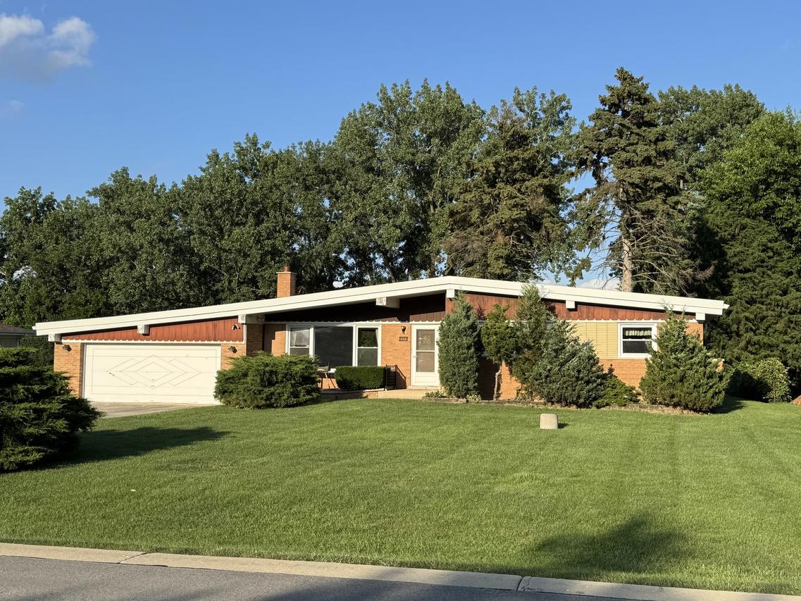 1S513 Chase Ave., Lombard, IL 60148