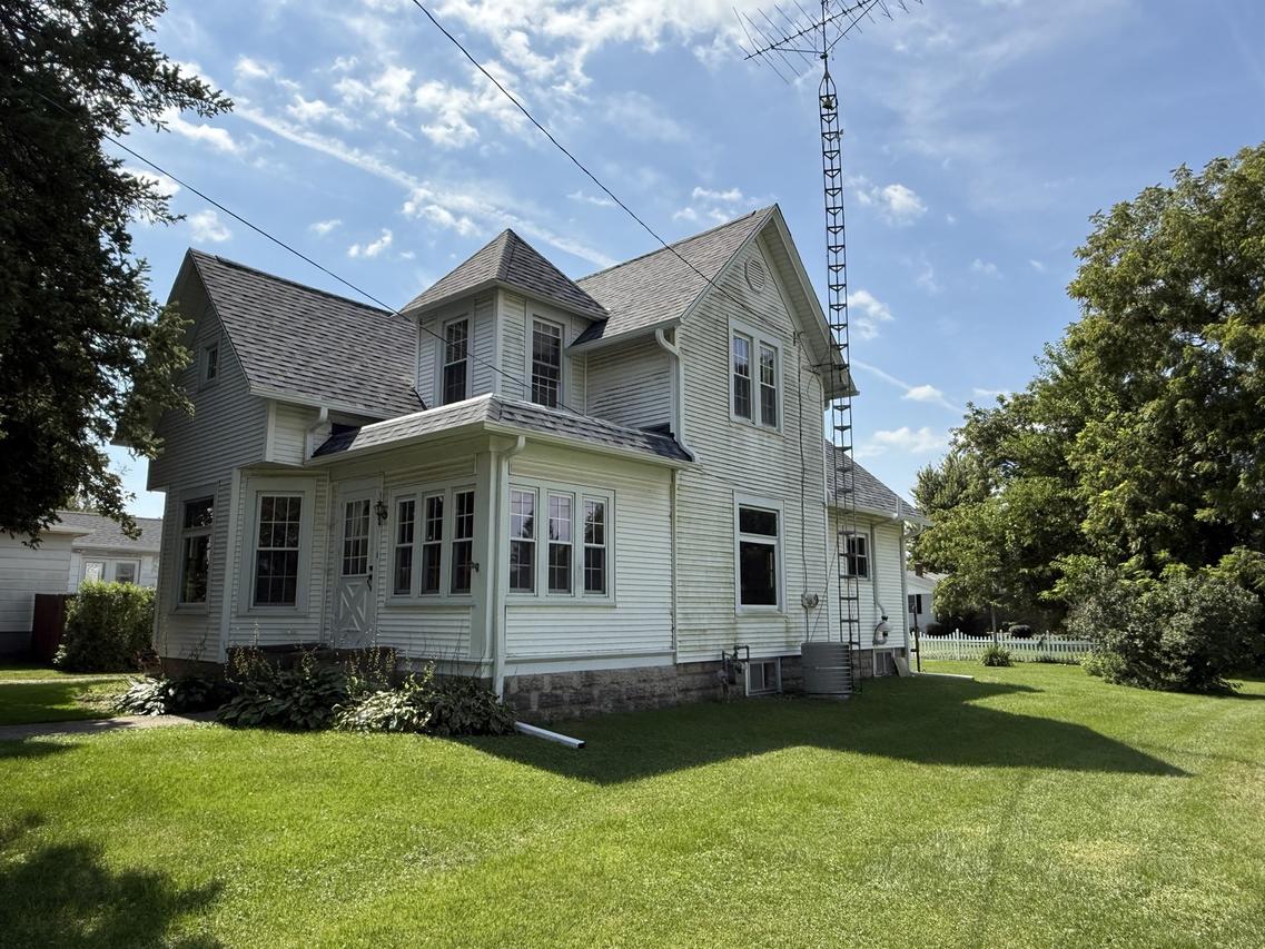 302 S John St., Sublette, IL 61367